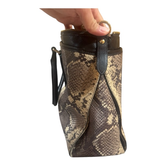 Authentic Coach 35888 patient leather snake skin-like shoulder Bag - Picture 4 of 12